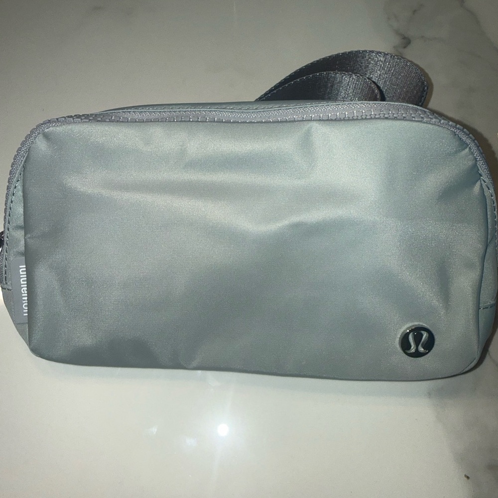 lululemon everywhere belt bag NWT